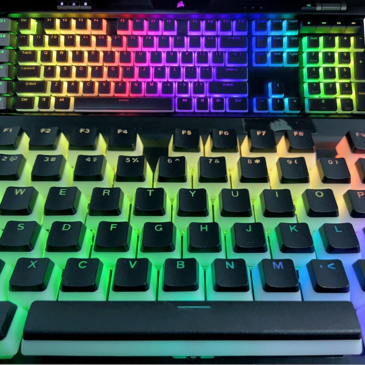 Durchscheinende Corsair Puddin – Gaming Keyboard Corsair Bewertung und Preis